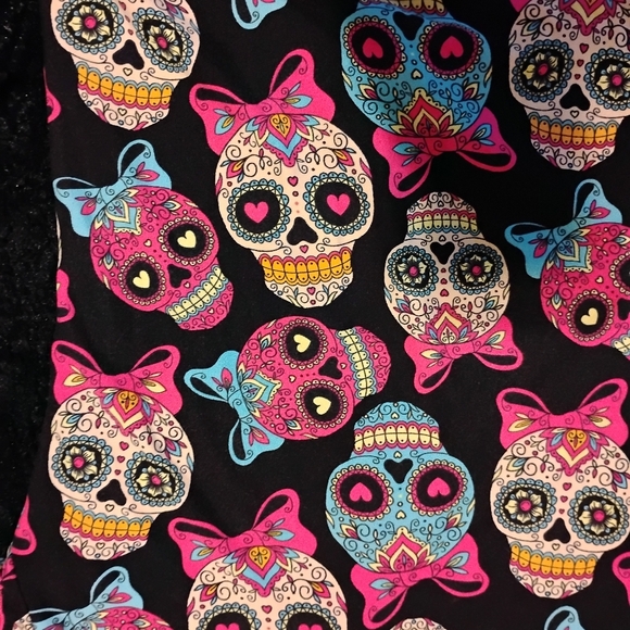 No Boundaries Pink and Gray Skull Print Top - Picture 4 of 4